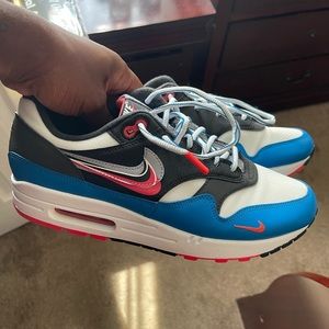 Nike shoes size 10 men